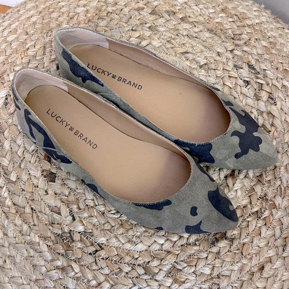 Lucky brand, flats, camo, size 6 women’s shoe - Picture 2 of 5